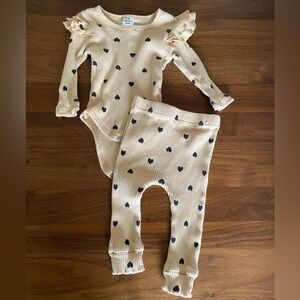 Full Famous Baby Outfit with Hearts